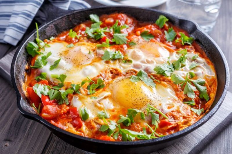 receta huevos ahogados en salsa roja